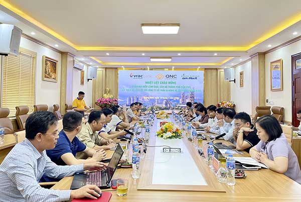Đoàn công tác TP. Cẩm Phả thăm và làm việc tại Công ty Xi măng và xây dựng Quảng Ninh